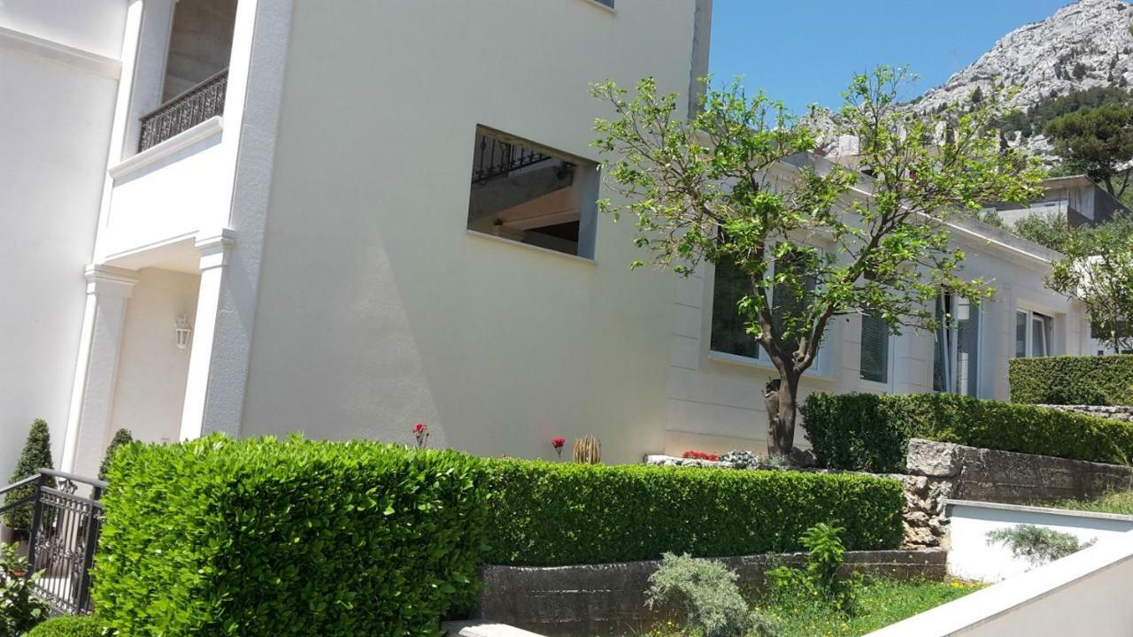 Guest House Fenix Brela Esterno foto