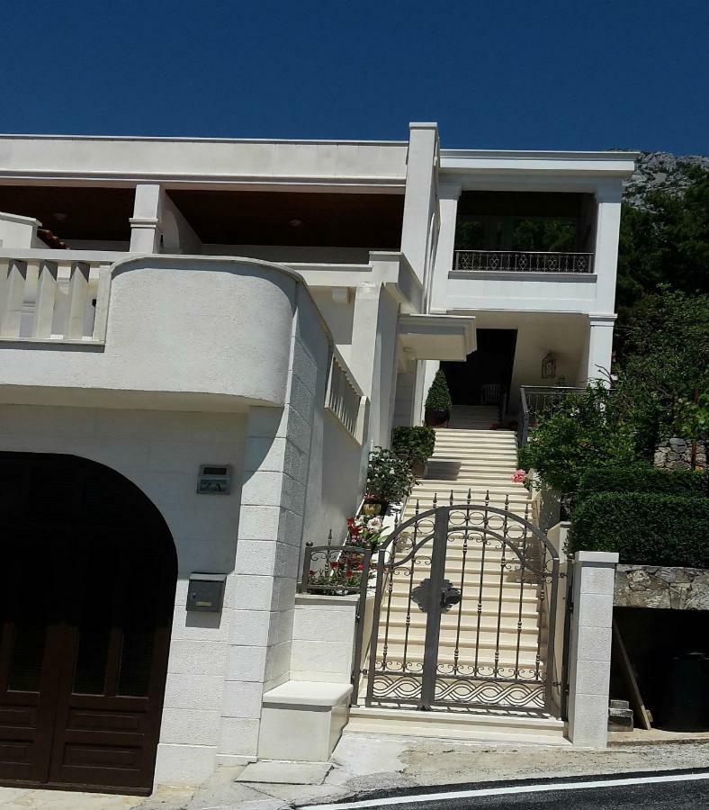 Guest House Fenix Brela Esterno foto