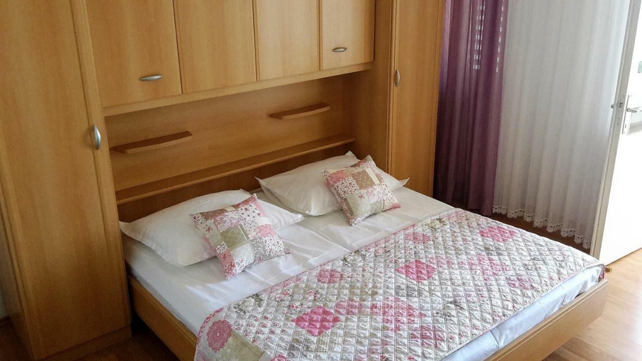 Guest House Fenix Brela Esterno foto