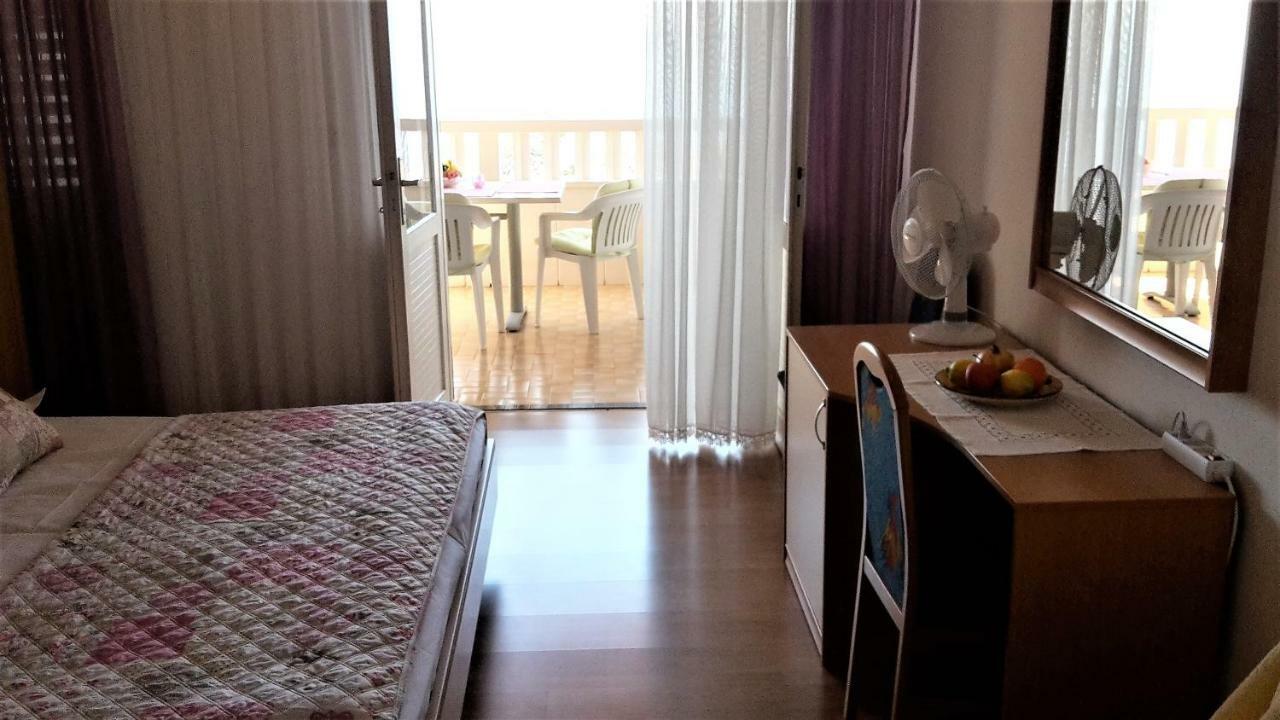 Guest House Fenix Brela Esterno foto